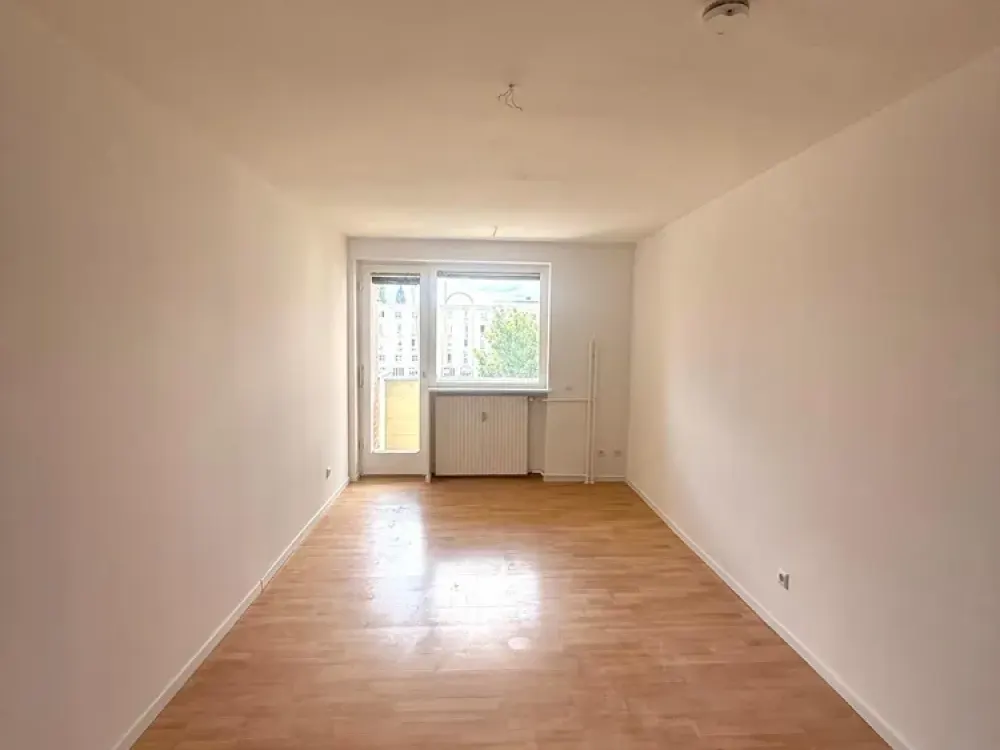 Frisch sanierte und möblierte 1-Zimmer-Wohnung mit Einbauküche in Charlottenburg**