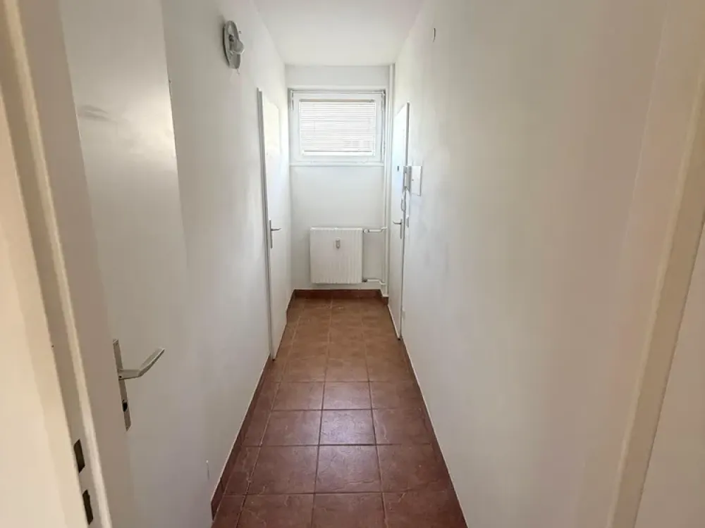 Frisch sanierte und möblierte 1-Zimmer-Wohnung mit Einbauküche in Charlottenburg**