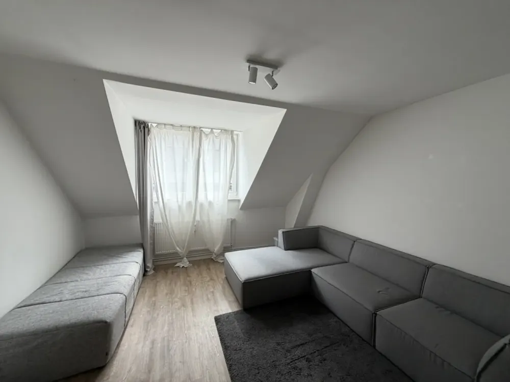 ***Öffentliche Besichtigung am 14.09.*** Teilmöblierte modernisierte 3 Zimmer Wohnung in TOP LAGE