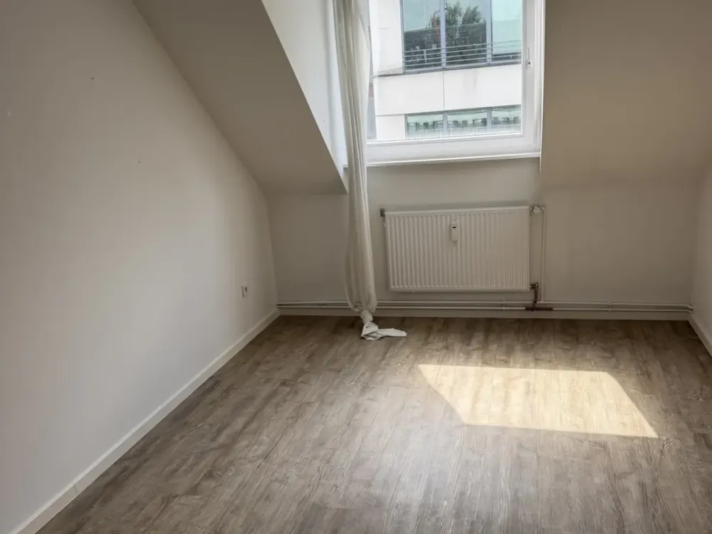 ***Öffentliche Besichtigung am 14.09.*** Teilmöblierte modernisierte 3 Zimmer Wohnung in TOP LAGE