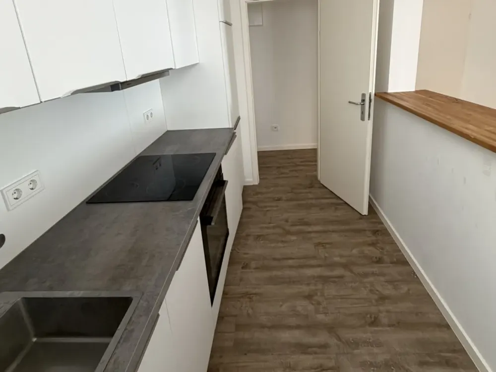 ***Öffentliche Besichtigung am 14.09.*** Teilmöblierte modernisierte 3 Zimmer Wohnung in TOP LAGE