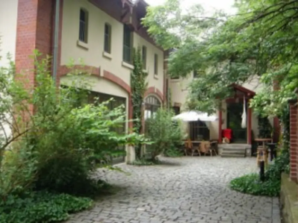 Stadthaus-Idylle im Bachviertel: Wunderschöne Doppelhaushälfte im grünen Herzen Leipzigs