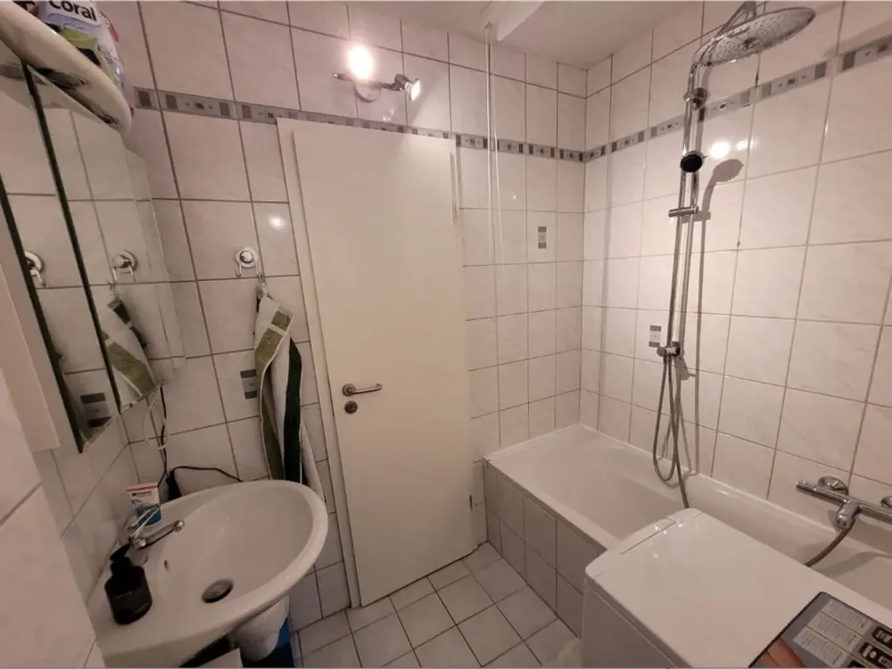 Ab 01.12. helle 2-Zimmer Wohnung, KM €670, nah an der Altstadt und Wöhrder Wiese