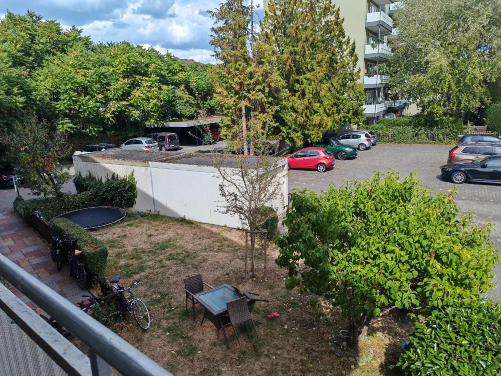 3ZW WOHNUNG NEU RENOVIERT WANNENBAD EINBAUKÜCHE BALKON ALLE ZIMMER TAGESLICHT KÖNIGSLACHERSTR NIEDERRAD NÄHE UNI KLINIK DFB CAMPUS FUSSLÄUFIG REWE ROSSMAN EIFLER PENNY TEDI BUSSE/BAHN