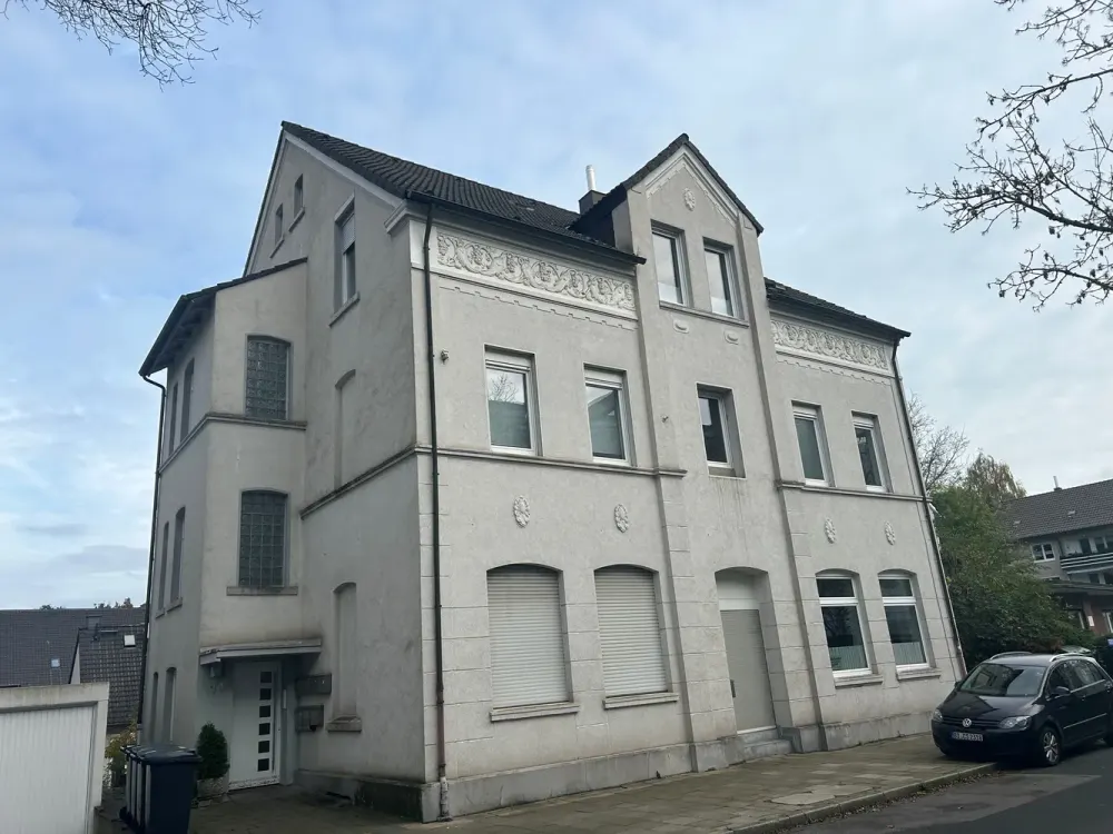 Schöne DG-Wohnung in ruhiger Lage