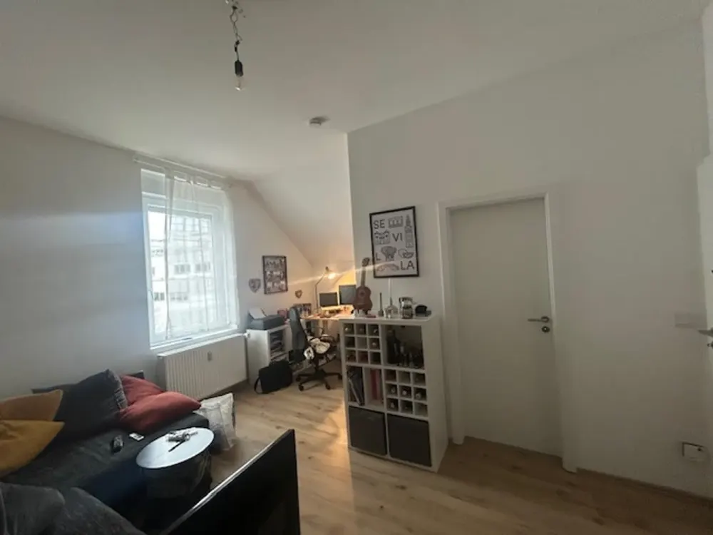 Schöne DG-Wohnung in ruhiger Lage