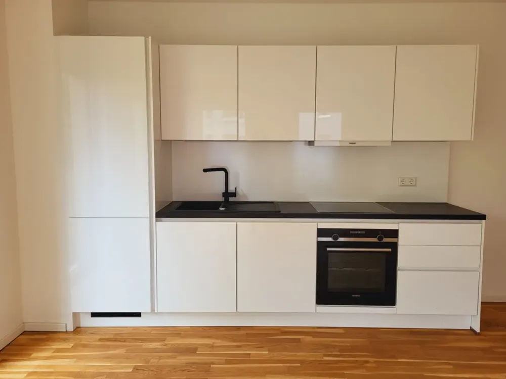 // Zentrumsnah // 2 Zimmer mit Balkon und PKW Stellplatz // ab SOFORT //