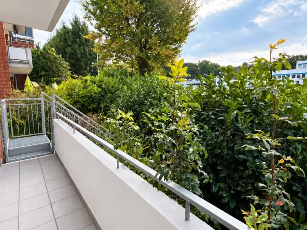 Großzügige 2-Zimmer-Erdgeschosswohnung mit Balkon, direktem Gartenzugang und Garage