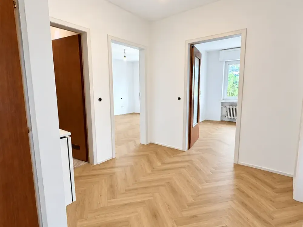 Großzügige 2-Zimmer-Erdgeschosswohnung mit Balkon, direktem Gartenzugang und Garage