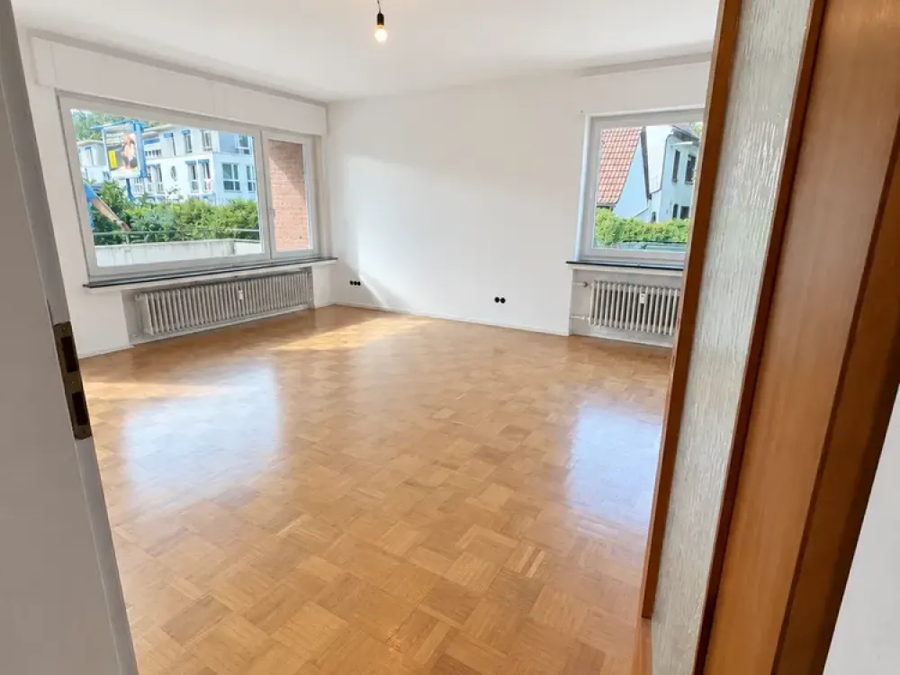 Großzügige 2-Zimmer-Erdgeschosswohnung mit Balkon, direktem Gartenzugang und Garage
