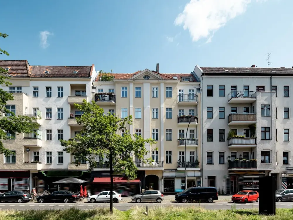 2-Zimmer-Wohnung im ruhigen Seitenflügel in der lebhaften Müllerstraße!