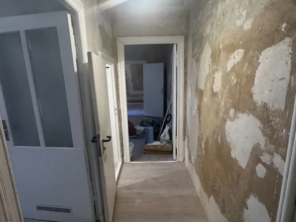 2-Zimmer-Wohnung im ruhigen Seitenflügel in der lebhaften Müllerstraße!