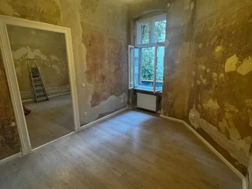 2-Zimmer-Wohnung im ruhigen Seitenflügel in der lebhaften Müllerstraße!
