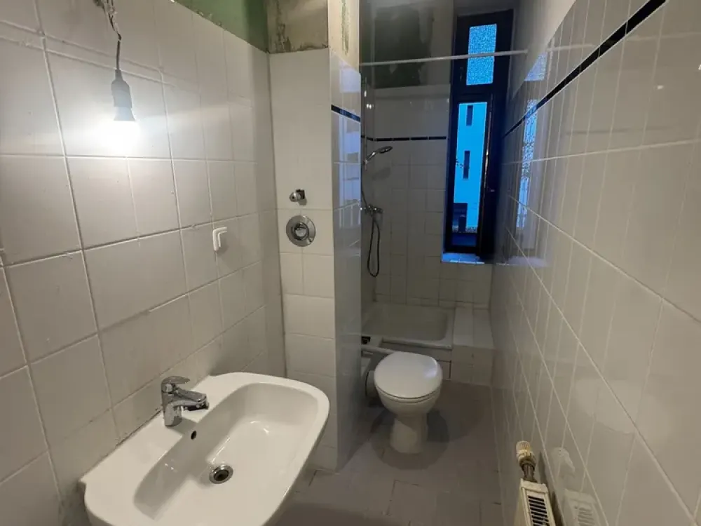 2-Zimmer-Wohnung im ruhigen Seitenflügel in der lebhaften Müllerstraße!