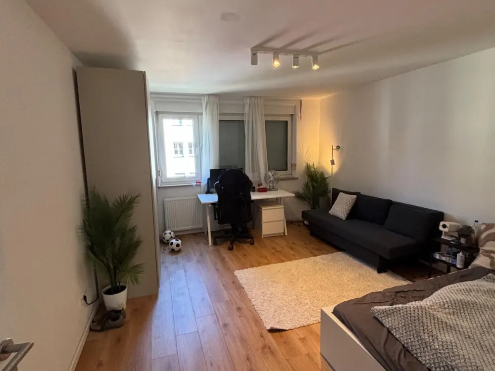 Helles WG-Zimmer mit Balkon in Nürnberg, Tafelfeldstraße