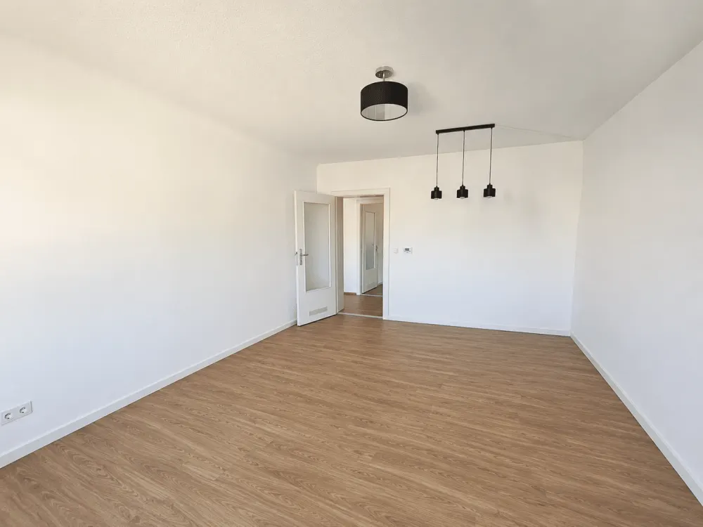 N-Gleißhammer - Helle, gut geschn.,zentrumsnahe 3- ZW mit Blk.,in top Renovierungszustand, 4.OG ohne Lift!!!