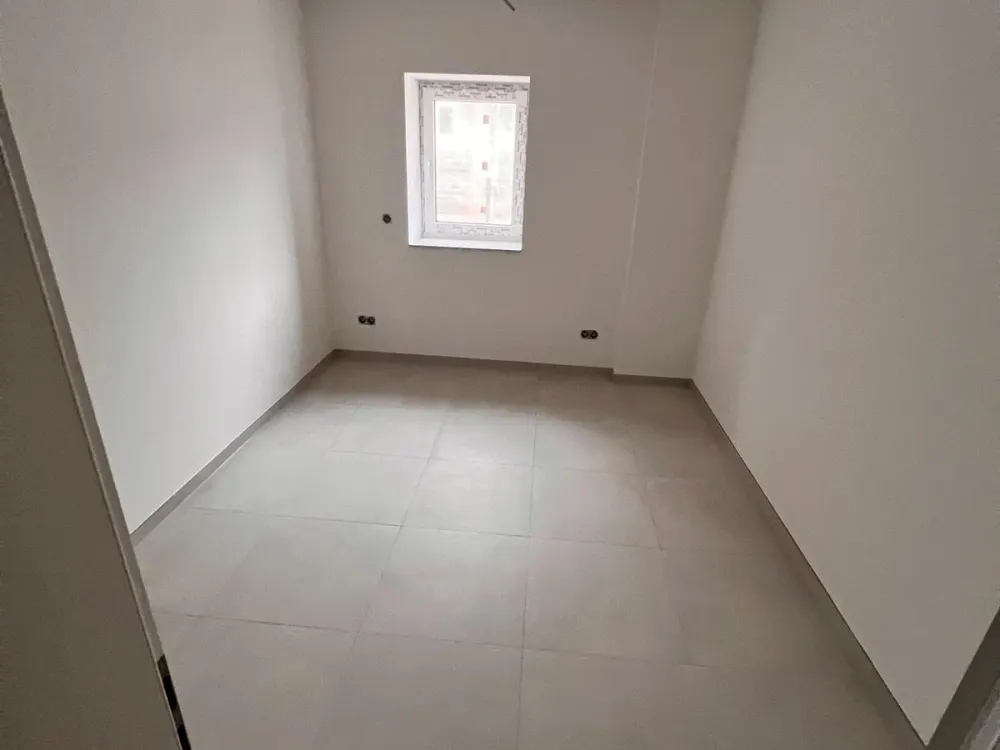 Exklusive 4-Zimmer-Wohnung im EG mit großer Terrasse und Garten