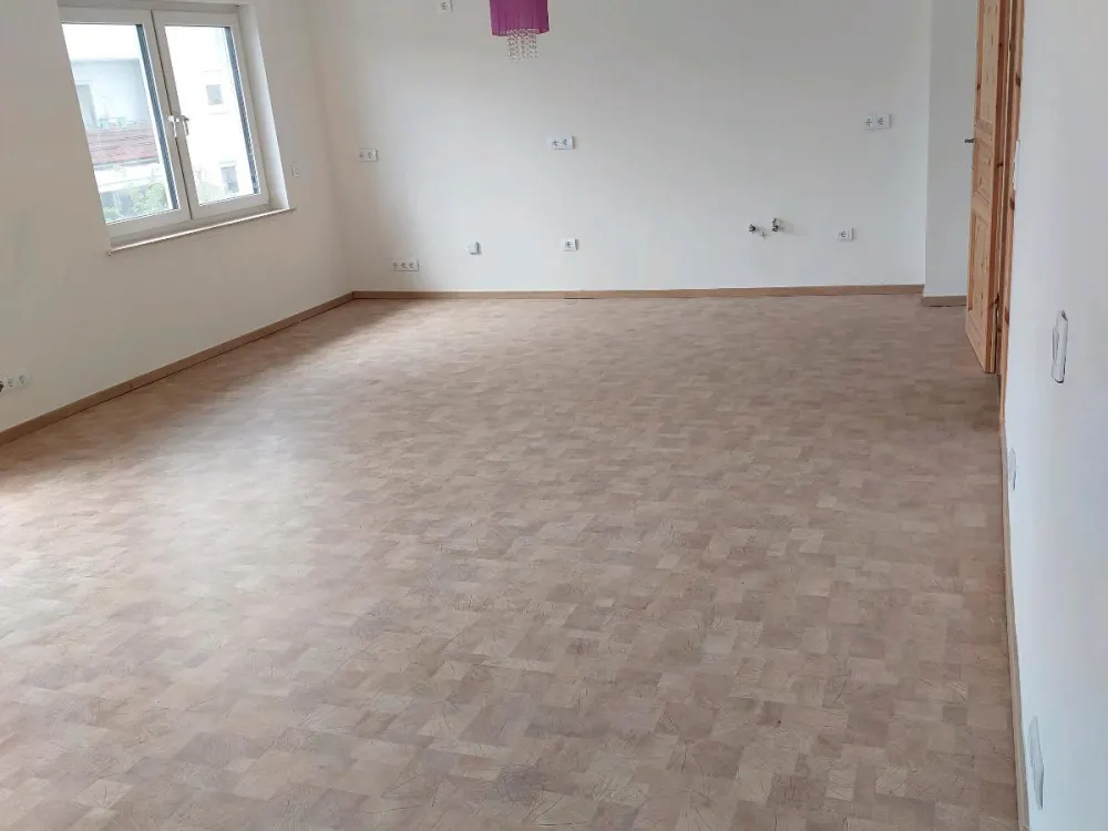 ATTRAKTIVE 4-ZIMMER-WOHNUNG, 105 m², BALKON 1150 Euro Kalt