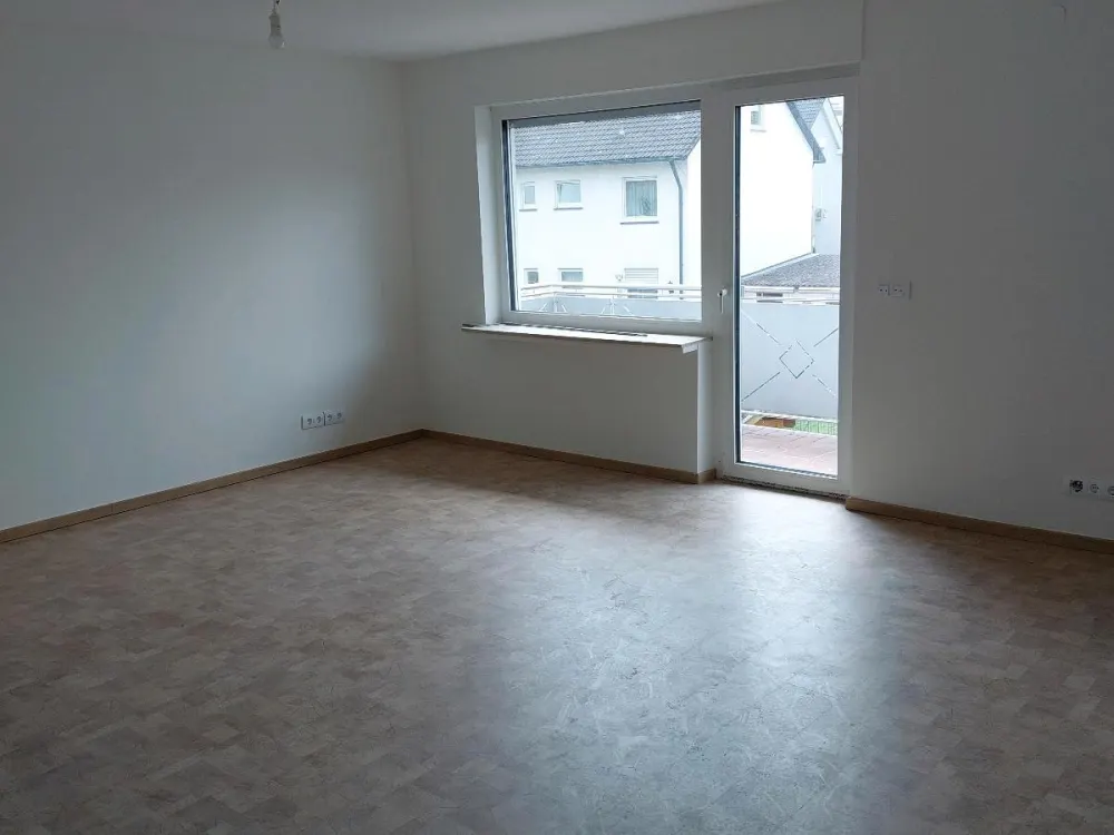 ATTRAKTIVE 4-ZIMMER-WOHNUNG, 105 m², BALKON 1150 Euro Kalt