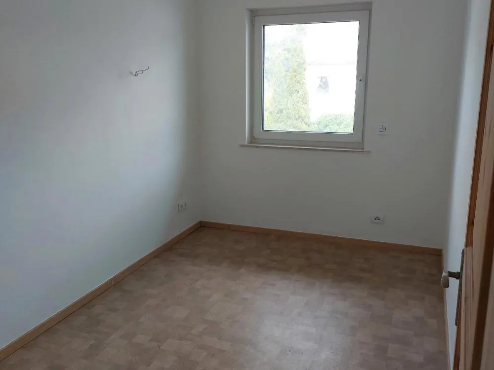 ATTRAKTIVE 4-ZIMMER-WOHNUNG, 105 m², BALKON 1150 Euro Kalt