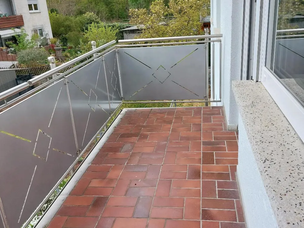 ATTRAKTIVE 4-ZIMMER-WOHNUNG, 105 m², BALKON 1150 Euro Kalt