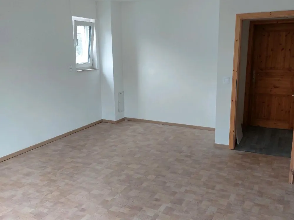 ATTRAKTIVE 4-ZIMMER-WOHNUNG, 105 m², BALKON 1150 Euro Kalt