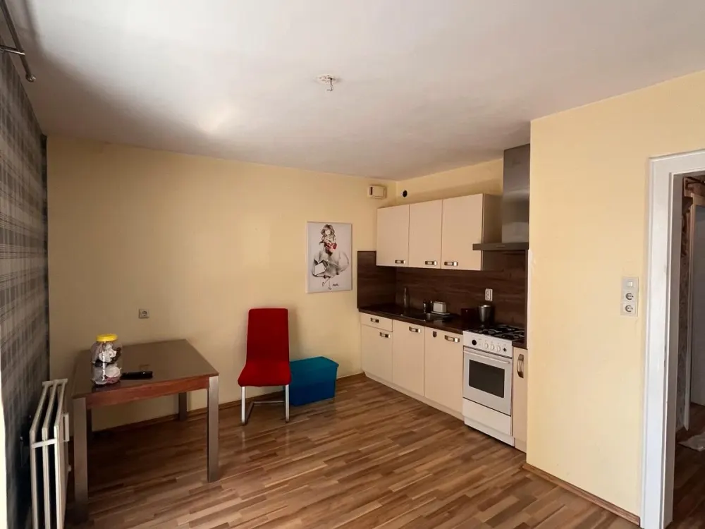 2 WG/Zimmer + Wohnküche in Studentenbude 2x730€ + NK