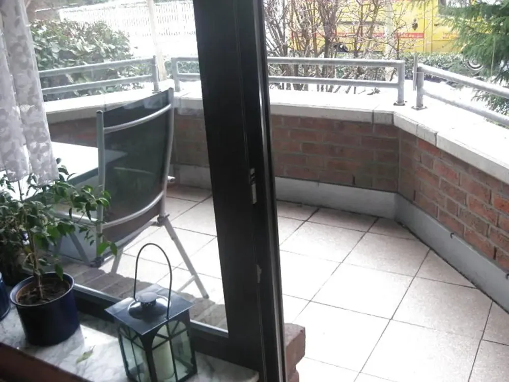 Gut geschnittene, großzügige 3-Zimmer Erdgeschosswohnung mit Gäste-WC, Balkon und Terrasse !