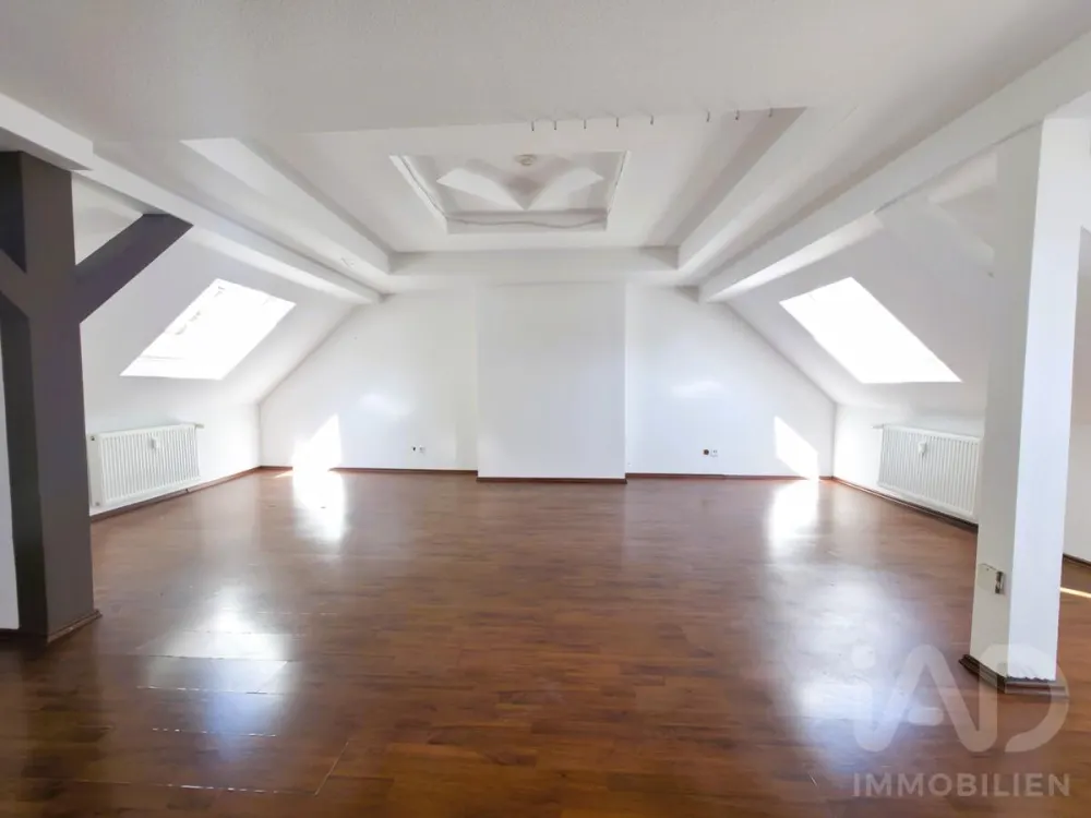 Willkommen in Ihrem neuen Zuhause! Diese charmante Mietwohnung überzeugt durch eine durchdachte Raumaufteilung und eine solide Ausstattung. Die Wohnung bietet ausreichend Platz für Paare oder...