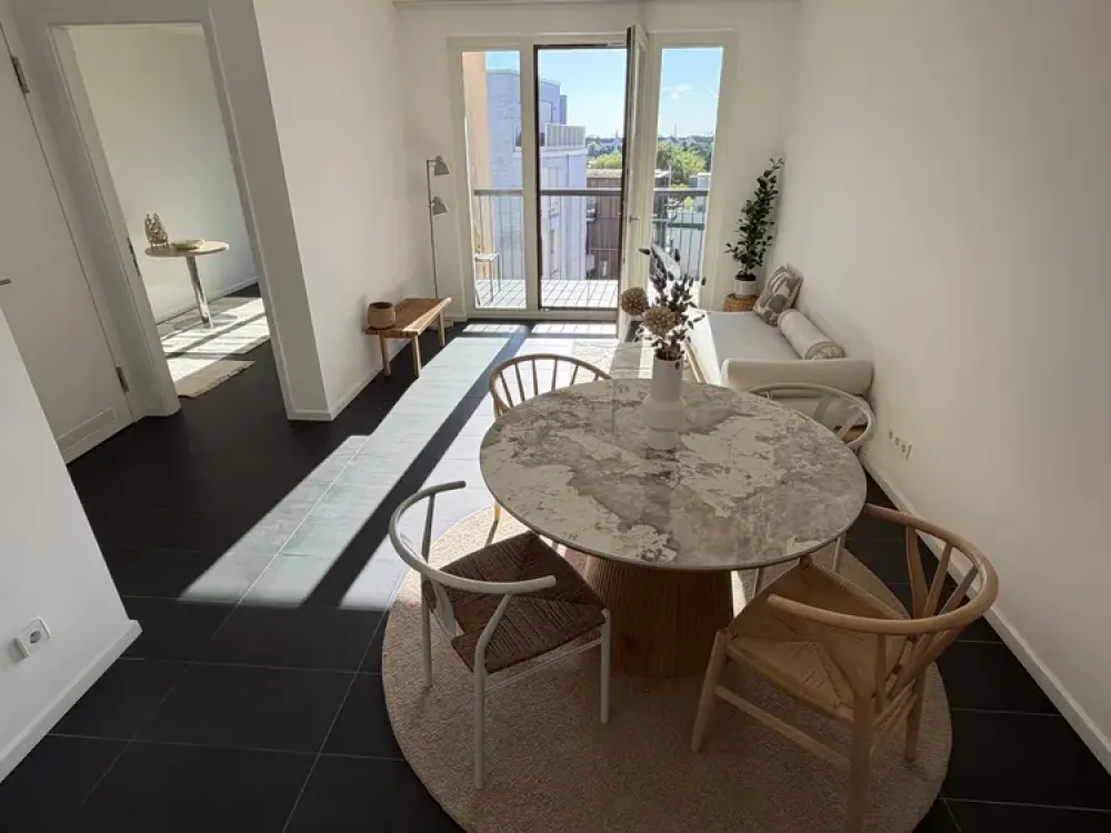 Beautiful & bright 3-Room Apartment with Balcony, Skyline Views & design kitchen in Prenzlauer Berg