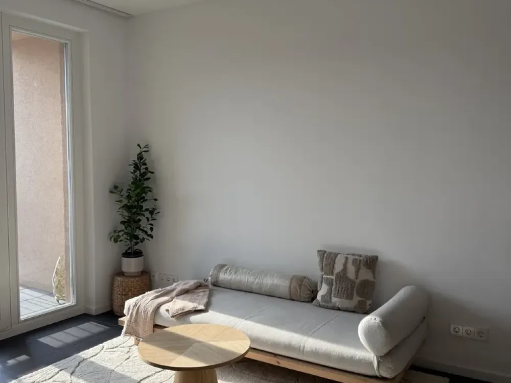 Beautiful & bright 3-Room Apartment with Balcony, Skyline Views & design kitchen in Prenzlauer Berg