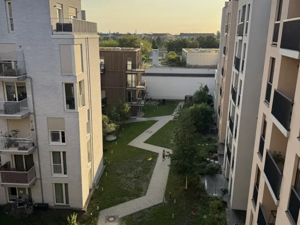 Beautiful & bright 3-Room Apartment with Balcony, Skyline Views & design kitchen in Prenzlauer Berg