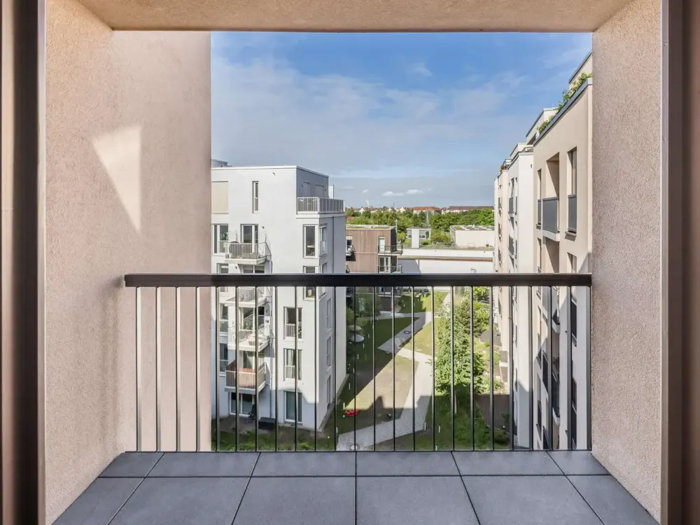 Beautiful & bright 3-Room Apartment with Balcony, Skyline Views & design kitchen in Prenzlauer Berg