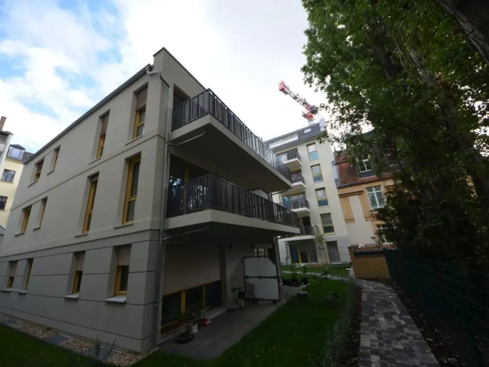 HOFGEBÄUDE - Neubau im Zentrum-Süd! 2-Zimmerwohnung im EG mit Terrasse und Garten