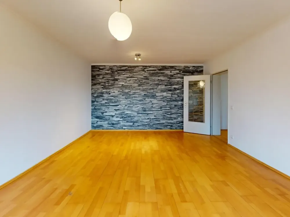 RE/MAX - Helle 3-Zimmer-Wohnung mit großzügigem Balkon in Putzbrunn!