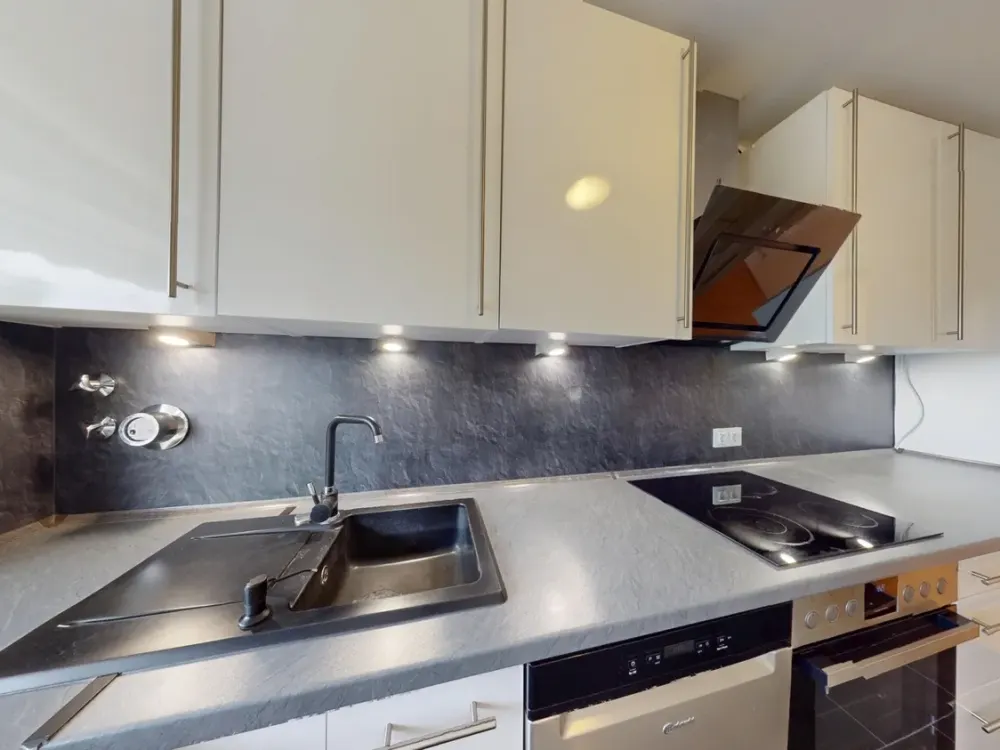 RE/MAX - Helle 3-Zimmer-Wohnung mit großzügigem Balkon in Putzbrunn!