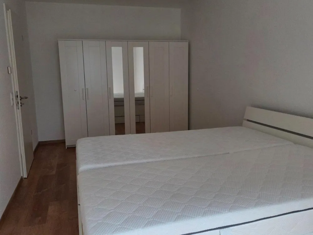 Barrierefreie teilmöblierte 2‑Zimmer Wohnung mit Balkon in Steinb