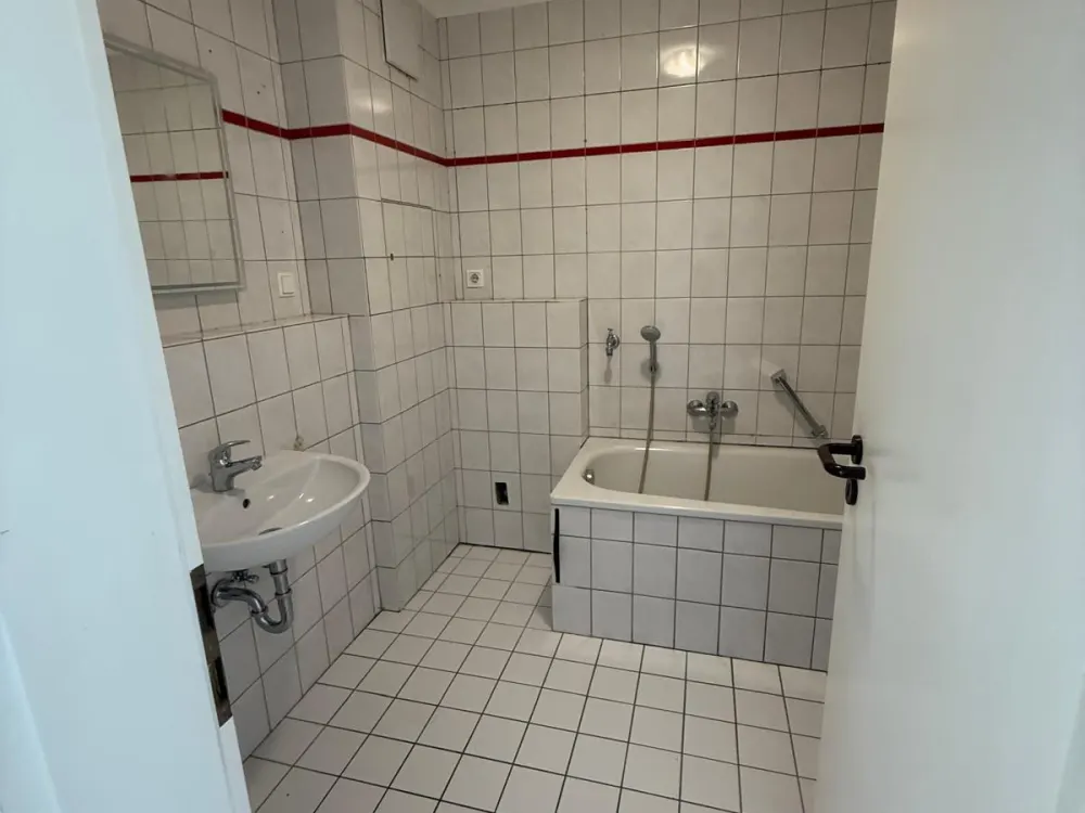Gut geschnittene 2-Zimmer Wohnung mit Balkon in Frankfurt Unterliederbach