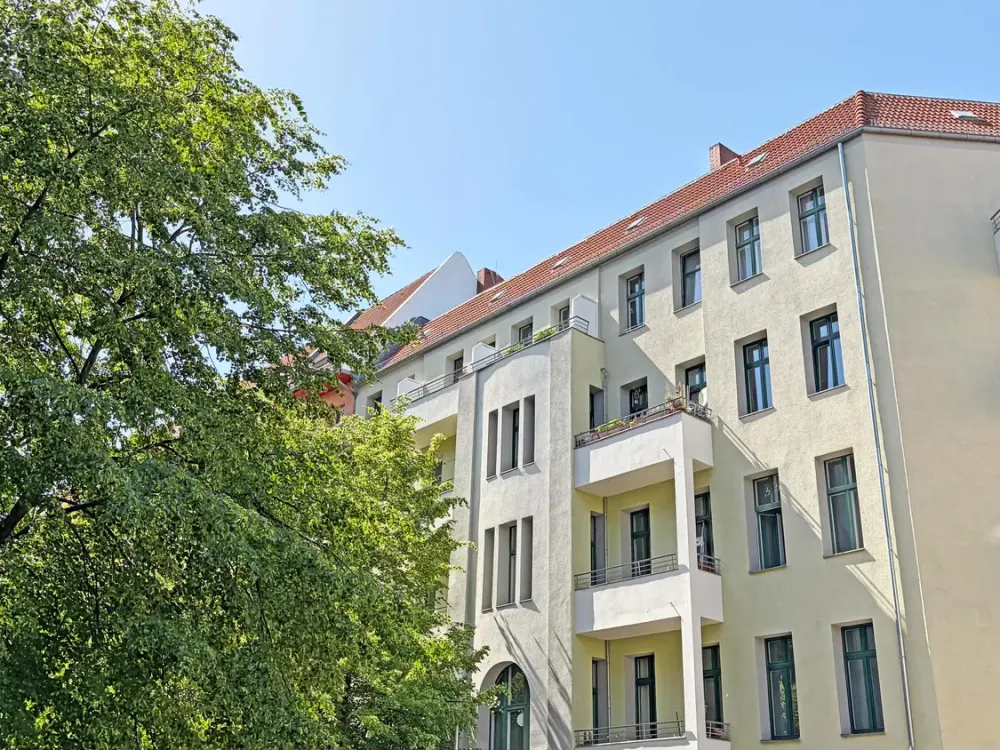 Bildschöne, modernisierte Altbauwohnung mit Parkett, EBK und 2 Balkonen!