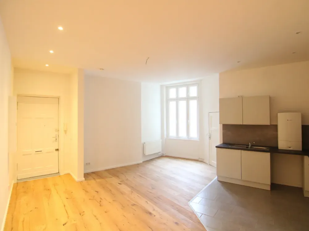 Bildschöne, modernisierte Altbauwohnung mit Parkett, EBK und 2 Balkonen!