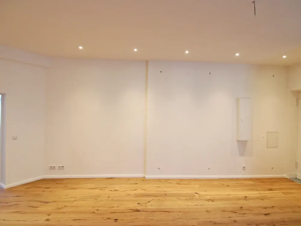 Bildschöne, modernisierte Altbauwohnung mit Parkett, EBK und 2 Balkonen!
