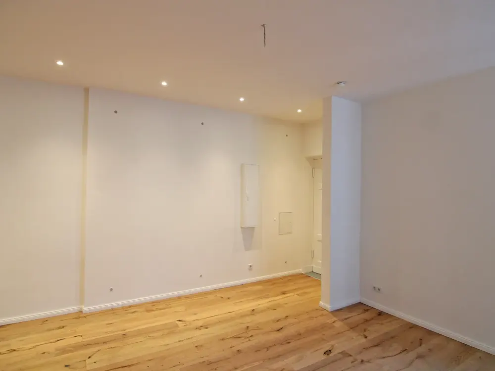 Bildschöne, modernisierte Altbauwohnung mit Parkett, EBK und 2 Balkonen!