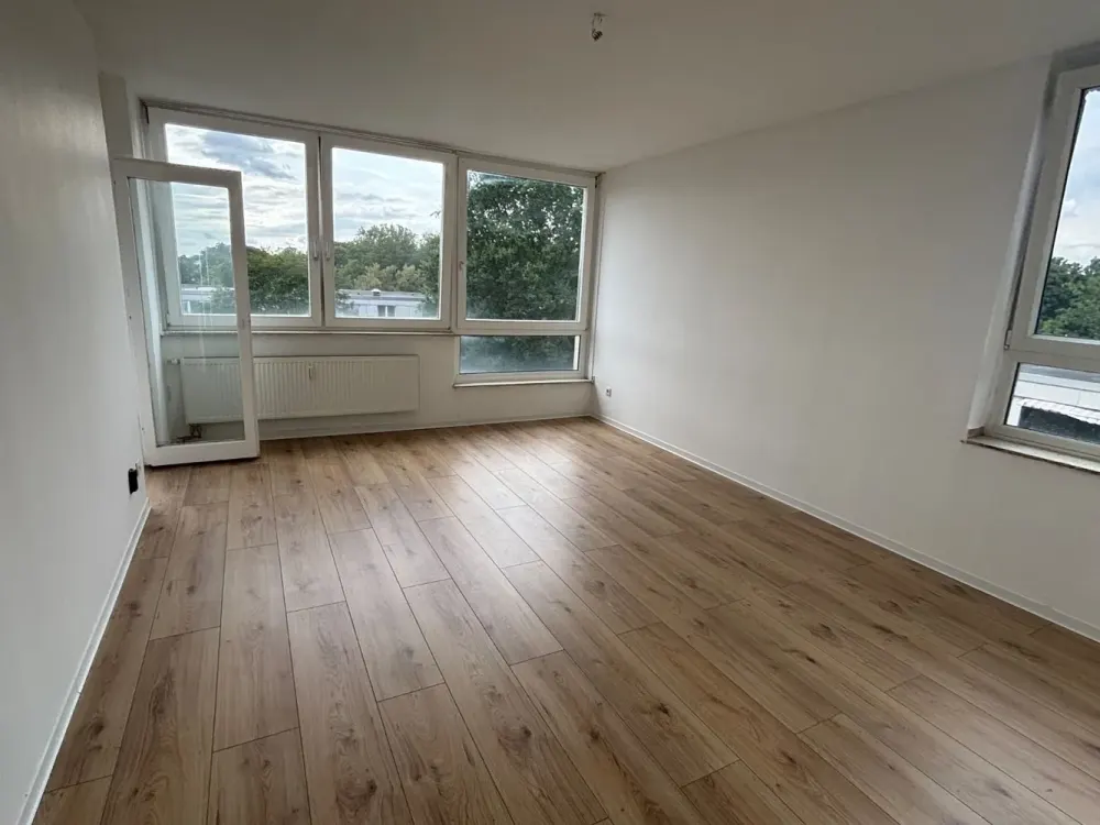 Work in Progress! Bright 2-Room Apartment with Balcony