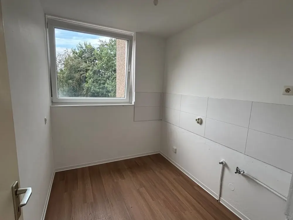 Work in Progress! Bright 2-Room Apartment with Balcony