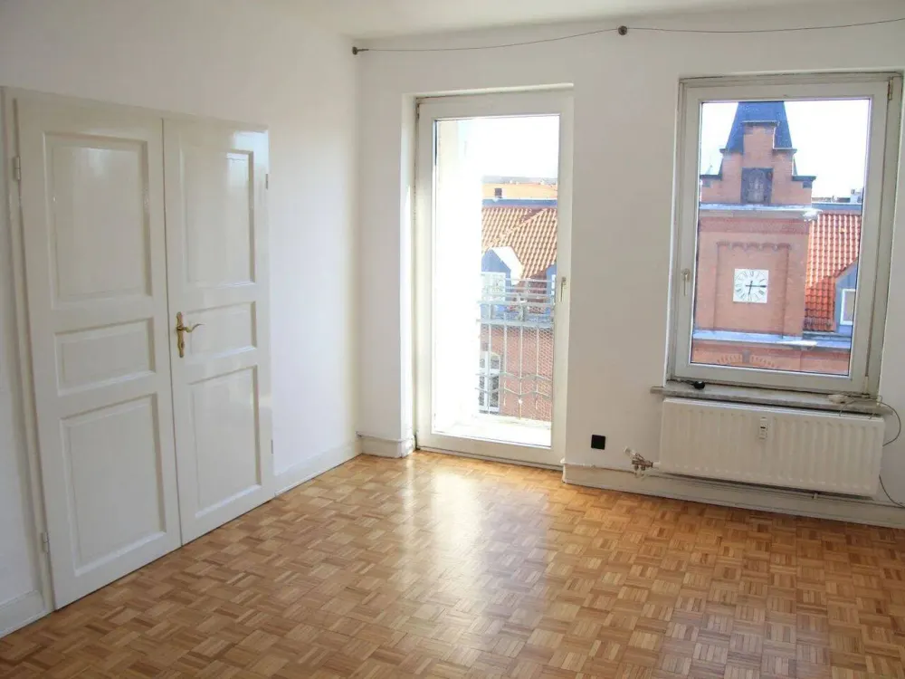 Barmbek-Süd: 3-Zimmer-Altbau: WG oder als Wohnbüro / Praxis/ Atelier