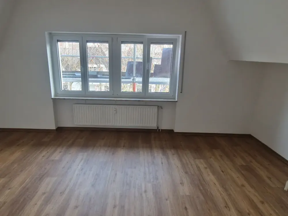 Großzügige 2-Zimmer-Wohnung zentral gelegen mit Balkon!