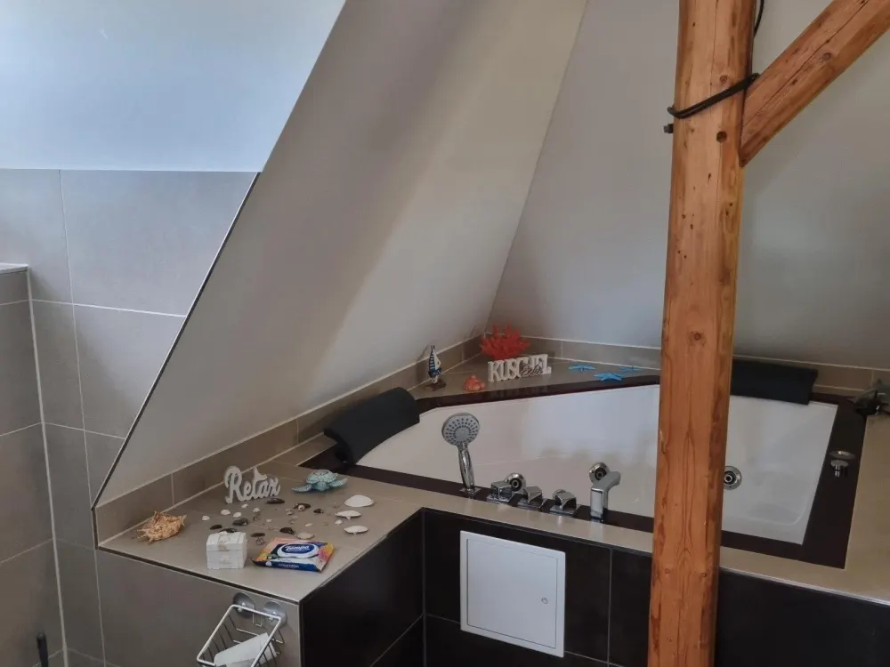 Schöne helle Wohnung im Dachgeschoß mit Balkon