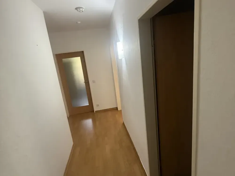Stilvolle, sanierte 2-Zimmer-Hochparterre-Wohnung mit Balkon und Einbauküche in Ludwigsburg (Kreis)