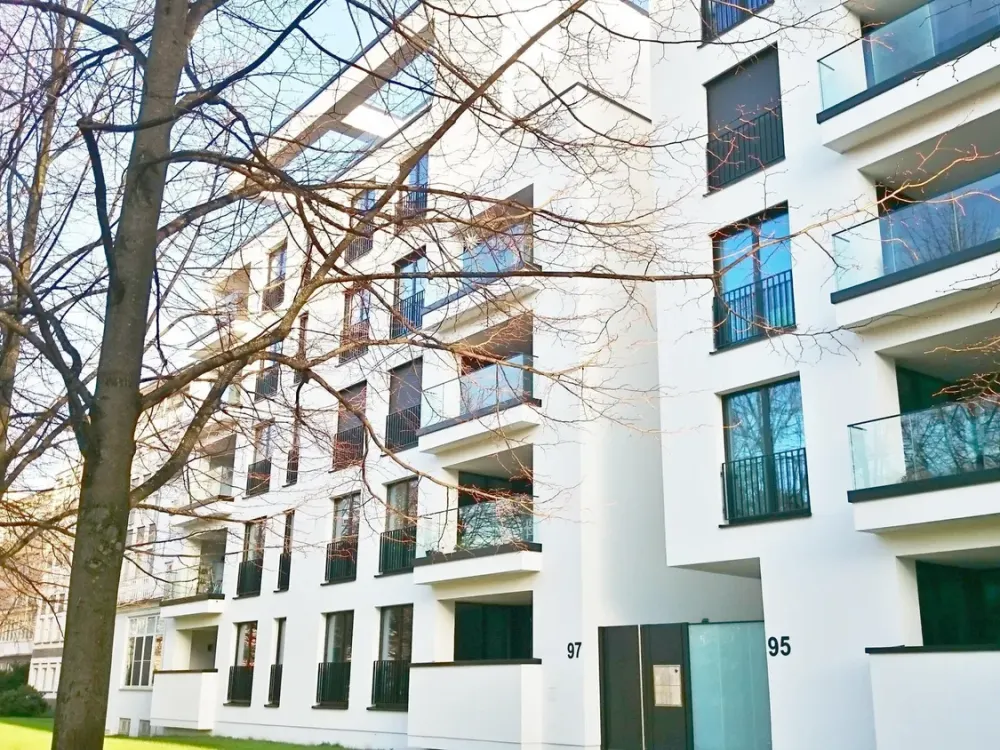 Hochwertige, zentrale Stadtwohnung mit Loggia/ eine Ruheoase, direkt in den Wallanlagen