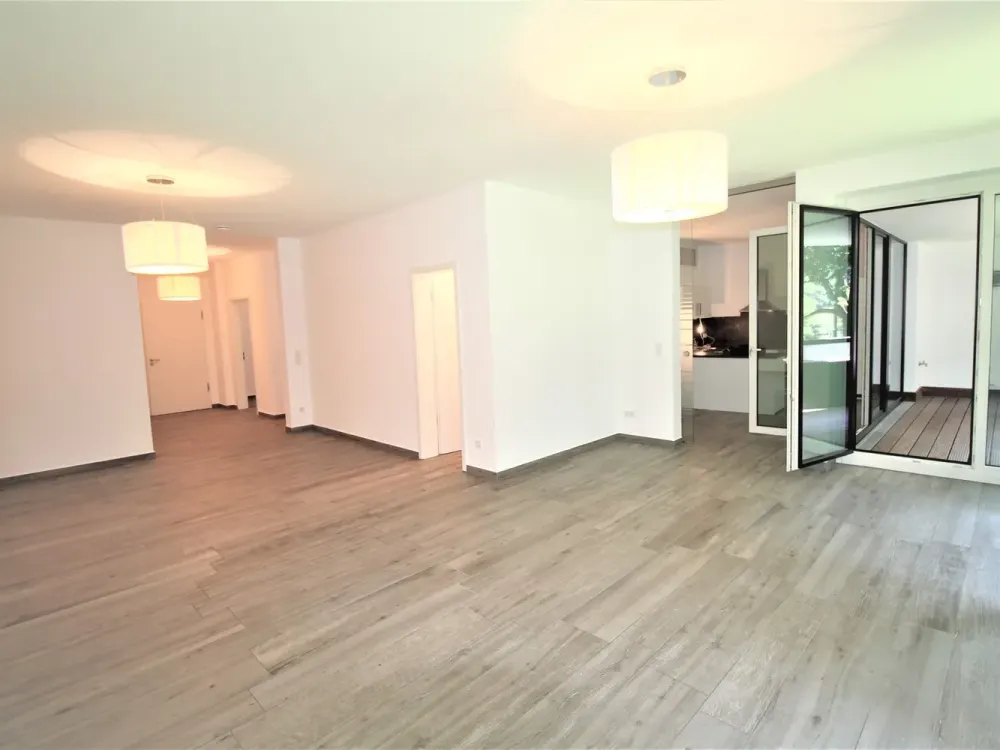 Hochwertige, zentrale Stadtwohnung mit Loggia/ eine Ruheoase, direkt in den Wallanlagen